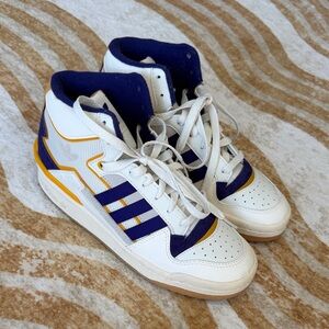 👟 Men’s Adidas Originals Forum Exhibit Mid Sneakers – White / Purple / Gold